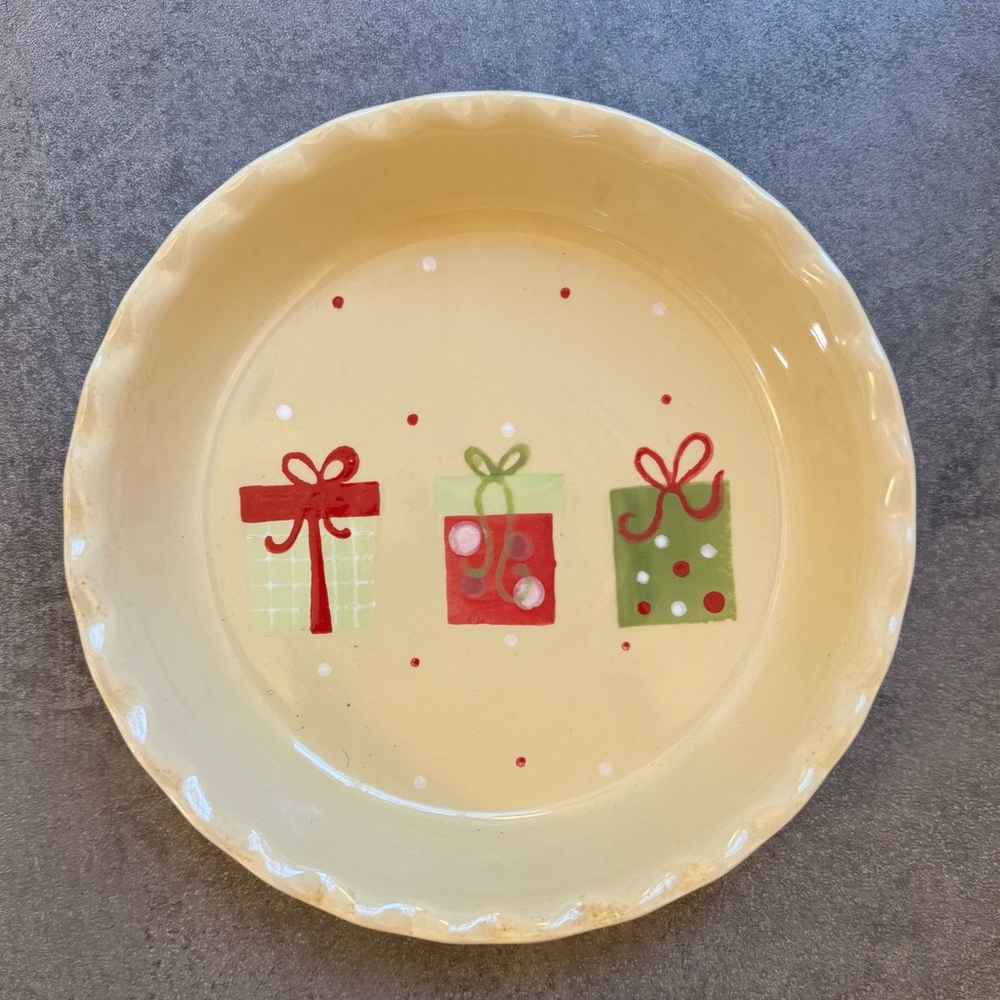Yellow Pie Dish with Gift Motif
